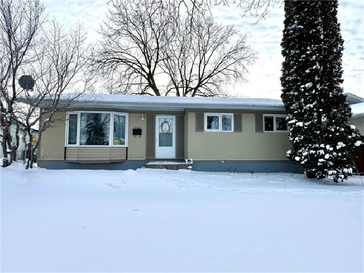 House for Sale in Crestview, Winnipeg (202401507) in Winnipeg,MB - Houses for Sale