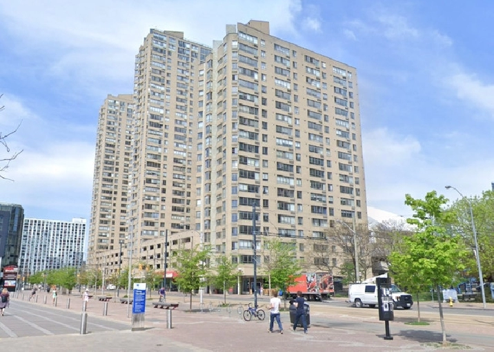 Cheap &. Easy Condo Flip at Harbourfront for $499k! in City of Toronto,ON - Condos for Sale