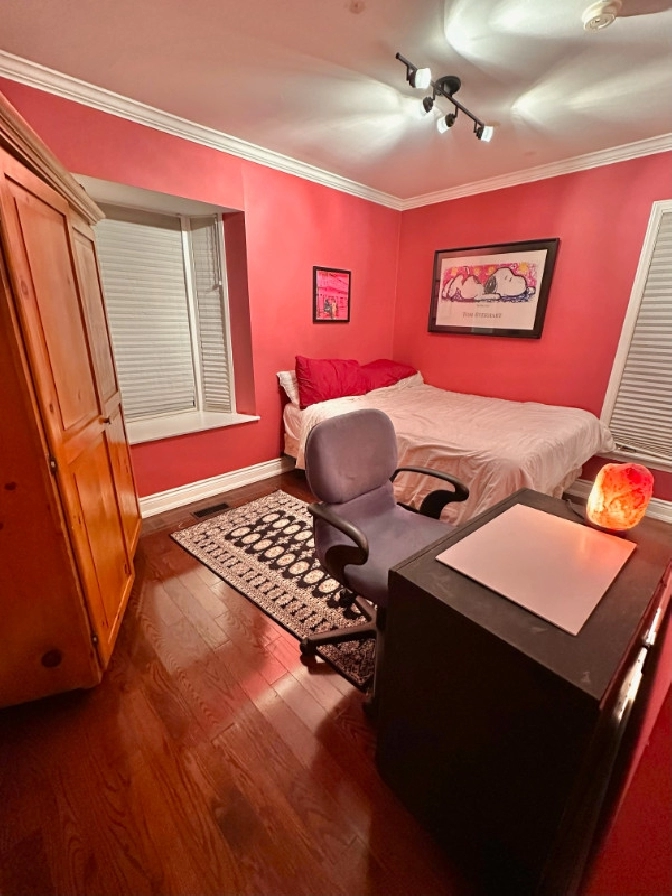 Private BR private BA in Oxton Ave! near Davisville Station! in City of Toronto,ON - Room Rentals & Roommates