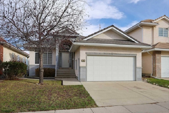 Relaxing Home in NW Calgary Complete w/ Bed n' Bath under $1.15M in Calgary,AB - Houses for Sale