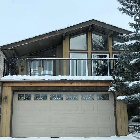 Room / Walking Private Washroom for Rent In NW Hawkwood in Calgary,AB - Room Rentals & Roommates