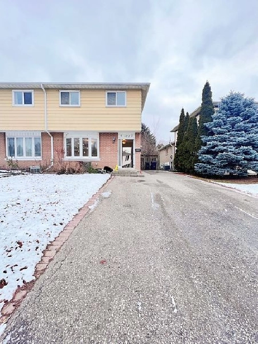 Very functional semi-detached home! in City of Toronto,ON - Houses for Sale