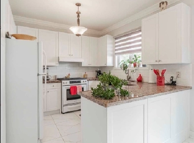 ROOM FFOR RENT IN CASTLEMORE AREA!