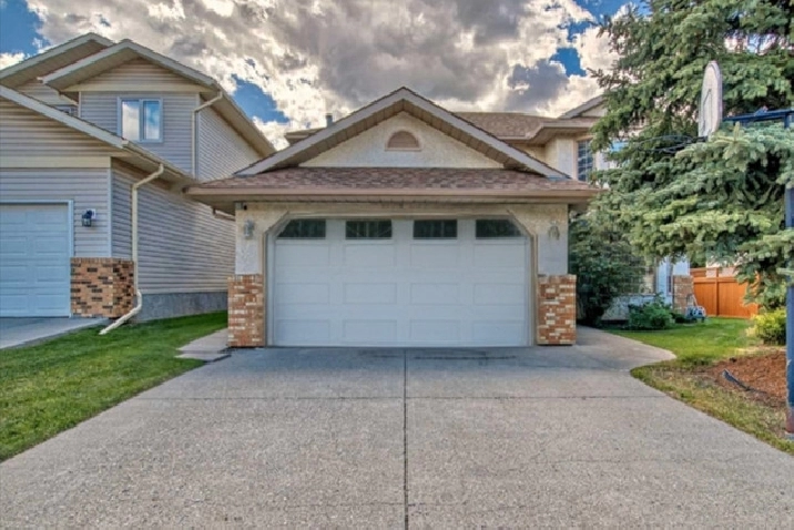 Priceless Gem: 4-Bedroom House in NW Calgary. UNDER $750k! in Calgary,AB - Houses for Sale