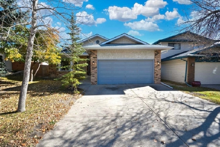 4-Bedroom Home in NW Calgary UNDER $750k. Dream Come True! in Calgary,AB - Houses for Sale