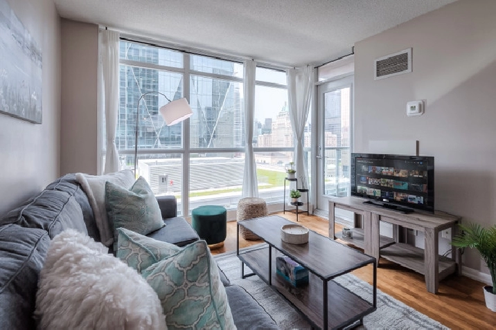 FURNISHED 1-BED CONDO AT 18 YONGE - MTHLY STAYS STARTING AUG 7 in City of Toronto,ON - Short Term Rentals