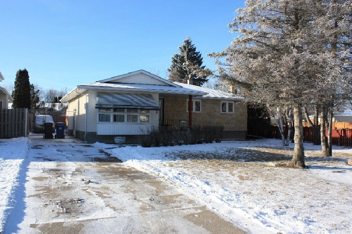 SOUTHDALE BUNGALOW in Winnipeg,MB - Houses for Sale