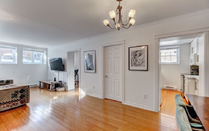 Beautiful Spacious Rooms for rent in Outremont! in City of Montréal,QC - Room Rentals & Roommates