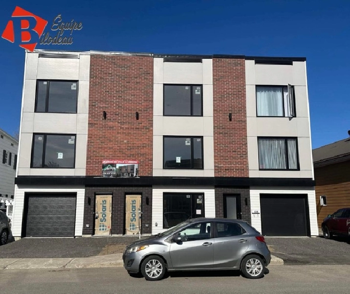 Maison de ville 3 étages Québec in Québec City,QC Houses for Sale