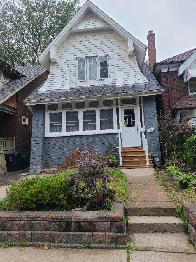 3 BEDROOM DETACHED HOUSE FOR RENT (EAST-yORK) in City of Toronto,ON - Apartments & Condos for Rent