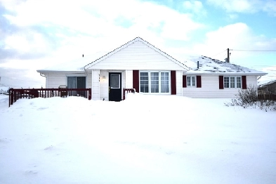 NEW LISTING! 711 Lakeside Dr Image# 1