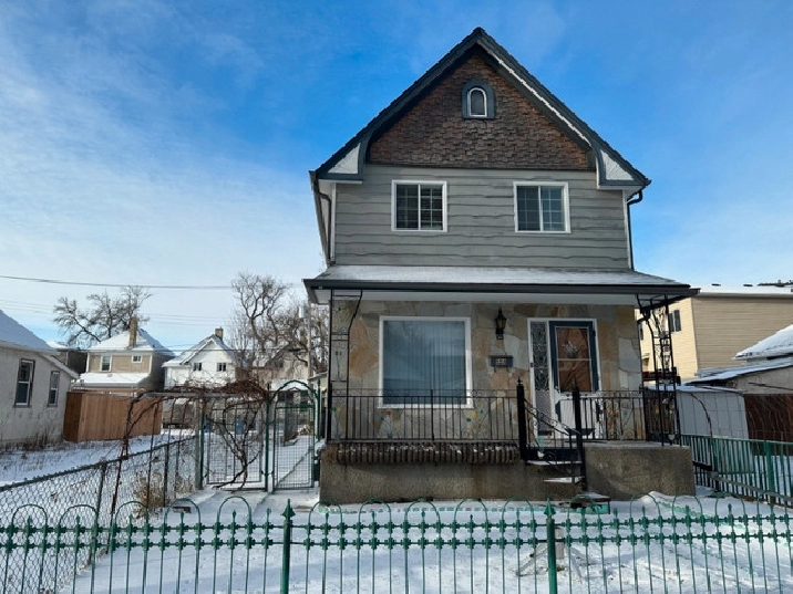 First Time Buyers 2 Stry 5 Brs 2 Baths Dbl Gar ONLY $249,000! in Winnipeg,MB - Houses for Sale