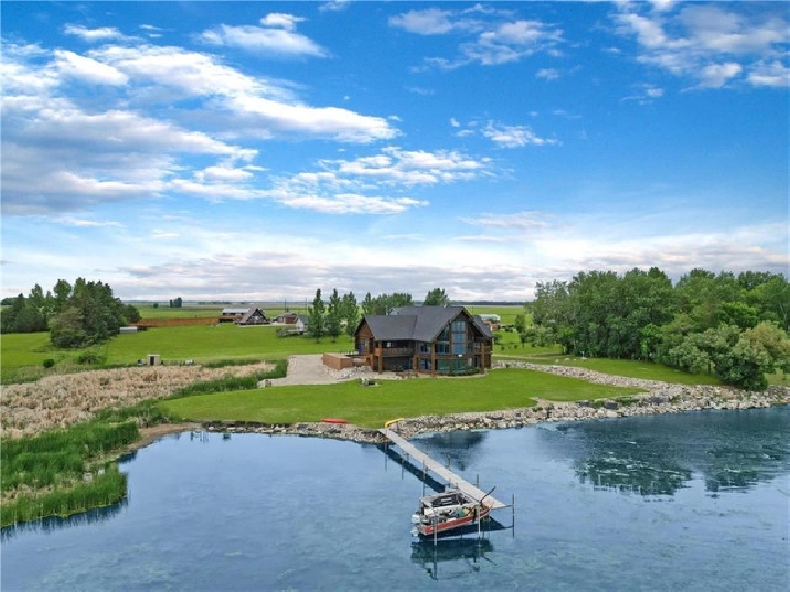 Luxurious Log Home on waterFront in Winnipeg,MB - Houses for Sale