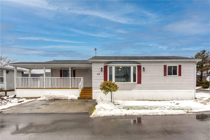 BRIGHT &. SPACIOUS BUNGALOW - 2 BEDROOMS, 1 BATHROOM in City of Toronto,ON - Houses for Sale