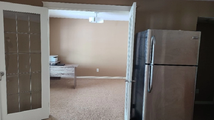 01-bedroom walk-out basement with separate entrance for rent. in Calgary,AB - Short Term Rentals