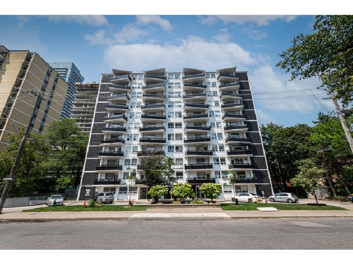 2 Bedroom Apartment for Rent 250 Roehampton Avenue in City of Toronto