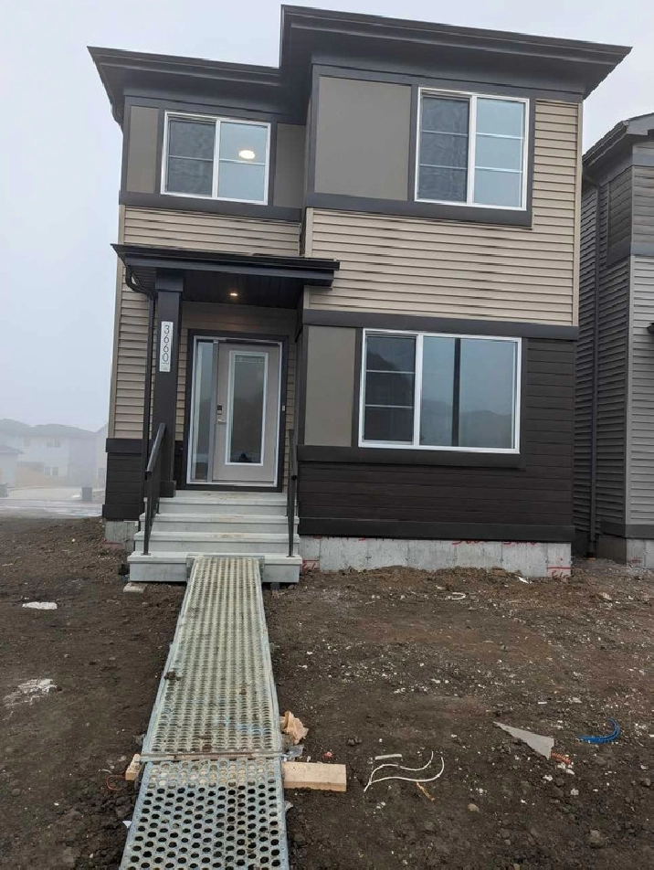 4 Bed - 3 Bath, 1660 Sq ft Home with Side Entrance in Edmonton,AB - Houses for Sale