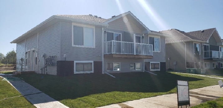Newer 3 bdrm 4 plex in Camrose, water included in Edmonton,AB - Apartments & Condos for Rent