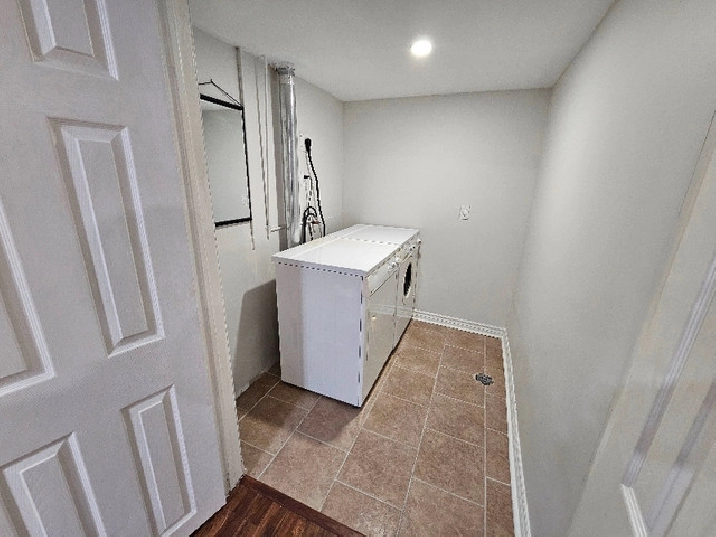 RENOVATED OPEN CONCEPT 2 BED LEGAL BASEMENT (BAYVIEW/ 16TH) in Markham