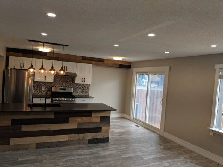 Townhome for Rental Close to Airport in Calgary,AB - Apartments & Condos for Rent