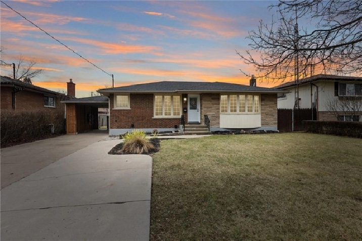 FULLY FIN'D/RENO'D BUNGALOW W/ INGROUND POOL - 2 2 BED, 2 BATH in City of Toronto,ON - Houses for Sale