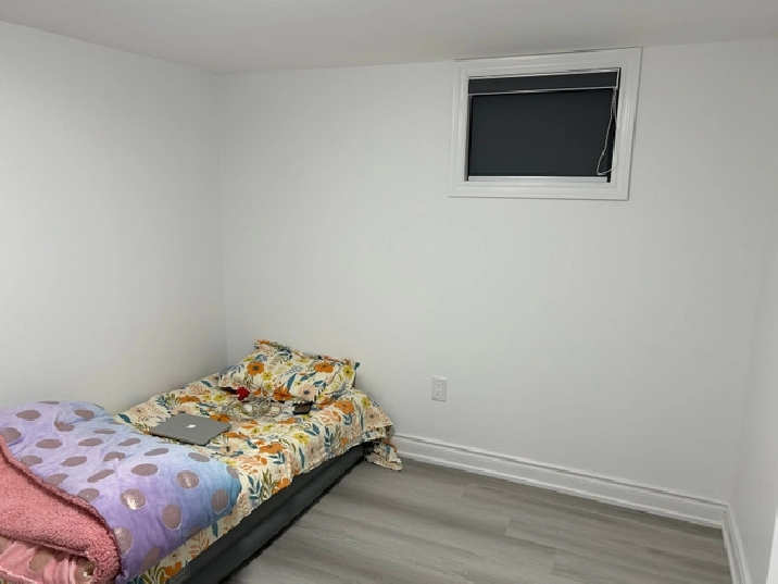 Room for girl in City of Toronto,ON - Room Rentals & Roommates