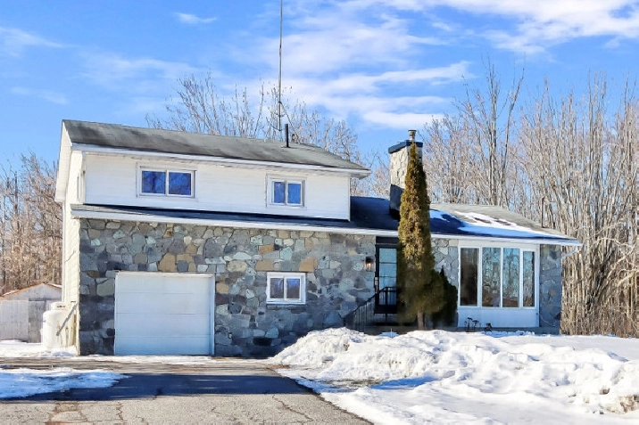 FULLY renovated 4 bed, 2 full bath home situated on 25 acres! in Ottawa,ON - Houses for Sale
