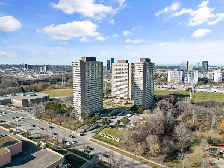 Move In Ready 2Bed/1Bath Condo With Exclusive Recreation Centre in City of Toronto,ON - Condos for Sale