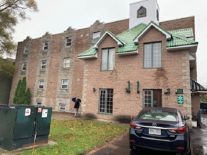 Barrie, Bachelor with utilities and 1 parking included in Barrie,ON