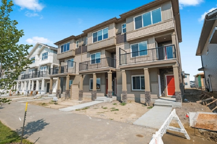 New 3 Bedroom 2.5 Bath Townhouse For Rent in Robinson Leduc in Edmonton,AB - Apartments & Condos for Rent