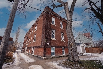 FOR SALE | 8-105 SCOTIA STREET | 'I WORK HARD' Image# 1