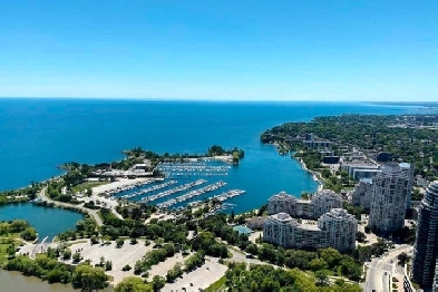 Stunning 1 bedroom tech media furnished condo with Lake views! Image# 1