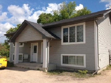 Beautiful 3 Bedroom House in Steinbach Available April 1! in Winnipeg,MB - Apartments & Condos for Rent
