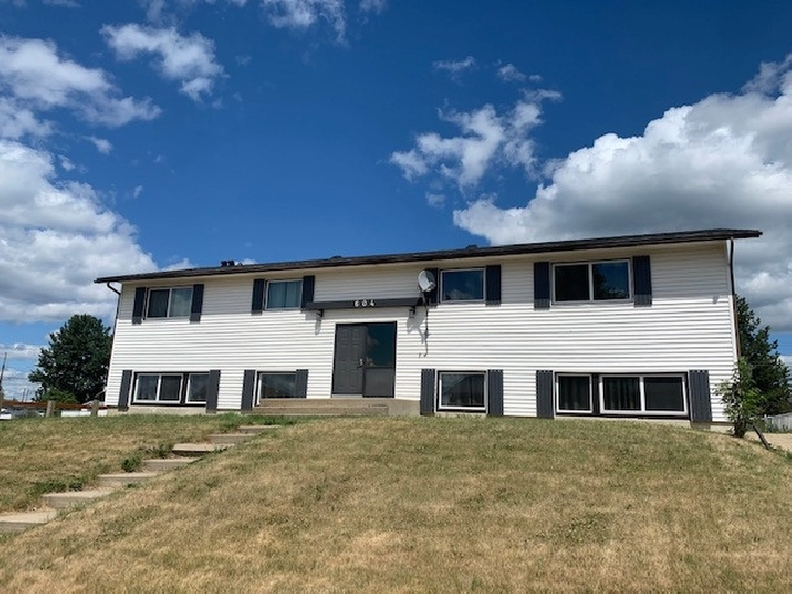 Fox Creek, ALBERTA - 4 PLEX BUILDING FOR SALE GREAT INVESTMENT in Vancouver,BC - Houses for Sale