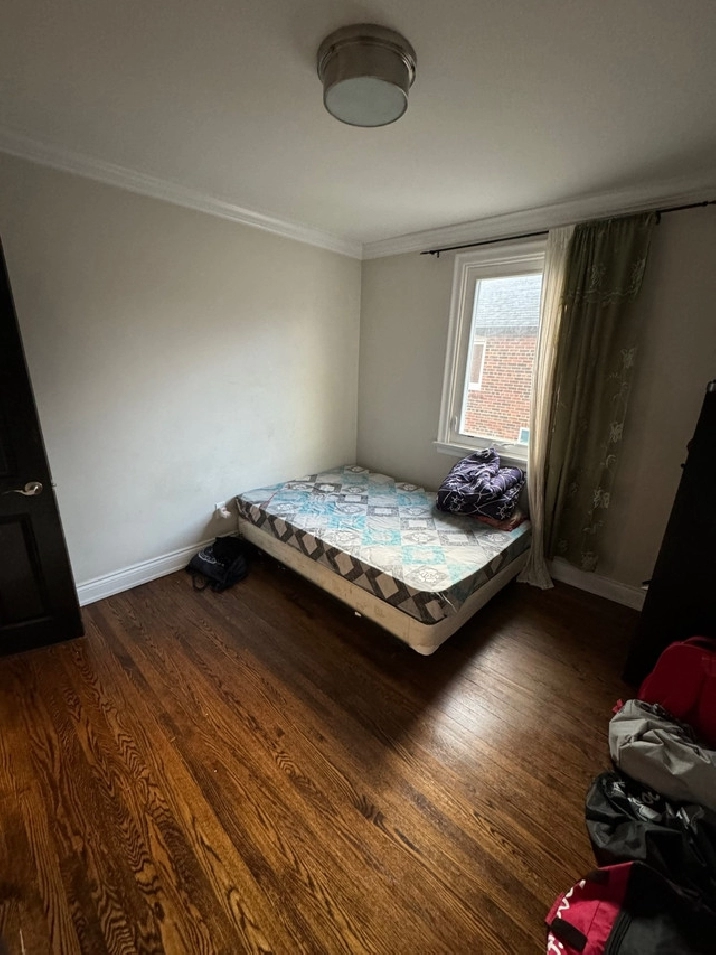 Space available for rent in house. $510 in sharing in City of Toronto,ON - Room Rentals & Roommates
