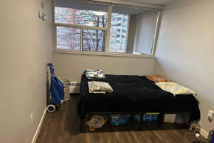 Room for couple or two girls in City of Toronto,ON - Room Rentals & Roommates