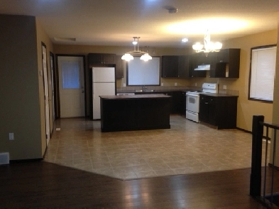 Large 3 bedroom townhouse Image# 1