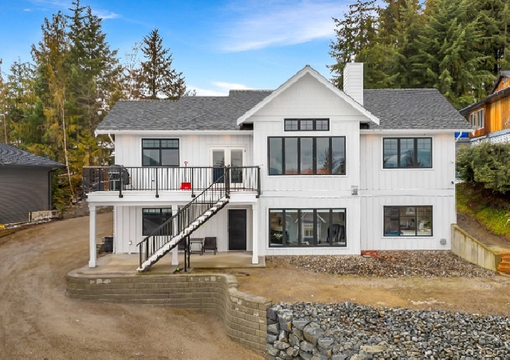 LAKEVIEW Reverse Rancher with a full inlaw suite in Kamloops,BC