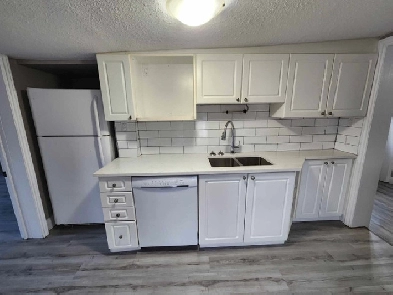 1 BD-Renovated (Upper Unit), Laundry in Unit.  Heat & AC Incl. Image# 1