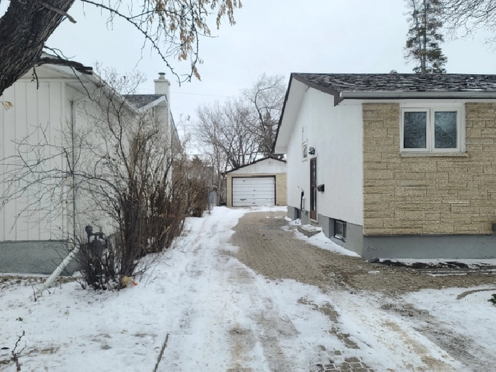 Entire 4 bedroom bungalow Windsor Park. 2 full toilet. in Winnipeg,MB - Apartments & Condos for Rent