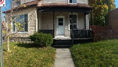 Big Beautiful Room in the City Centre Heart of Centretown