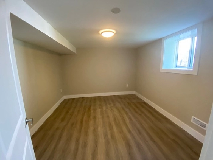 Orillia, stunning 2 bedroom lower level, in Barrie,ON Apartments