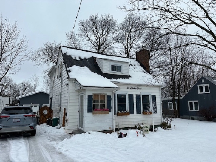 Orillia, great bachelor unit with 1 car parking and util incl in Barrie,ON Apartments & Condos