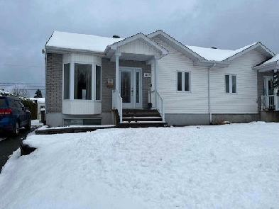 Maison jumelée libre semi-meublée Thetford Mines à vendre Image# 1