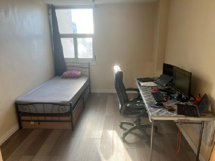 Private room in 2BHK apartment for $1000/month in City of Toronto,ON - Room Rentals & Roommates