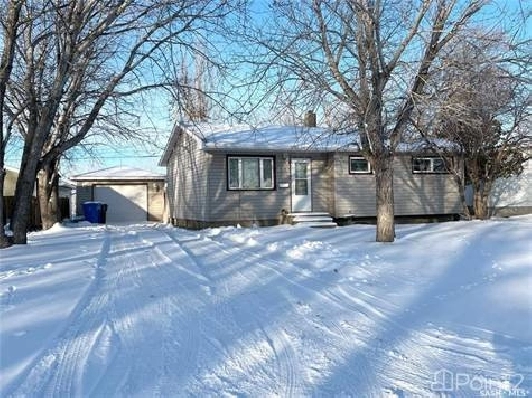 124 Perry CRESCENT in Regina,SK - Houses for Sale