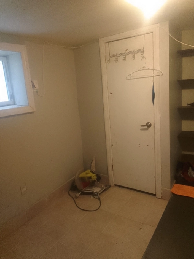 Room for rent in basements unit downtown Toronto 31 Wolseley st in City of Toronto,ON - Room Rentals & Roommates