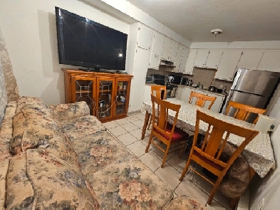 Grande Chambre metre Beaubien meublee tout inclus libre 20 fev Image# 1