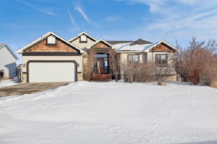 Spacious 3BED/3BATH RENOVATED Home on Corner Lot in Langdon in Calgary,AB - Houses for Sale