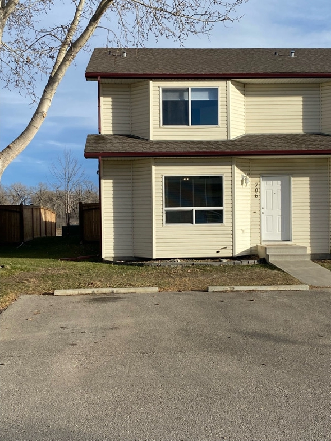 NEWLY RENOVATED 3 BEDROOM TOWNHOME IN HIGH RIVER in Calgary,AB - Houses for Sale